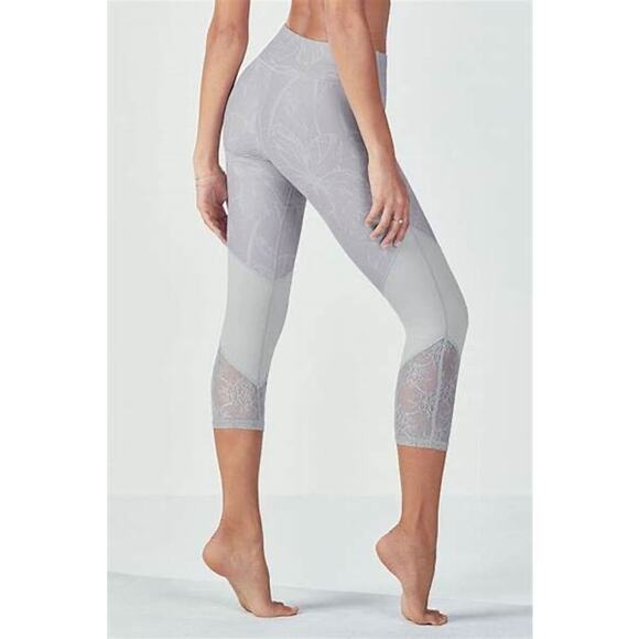 Fabletics Gray Floral Lace Powerhold Capri Leggings Size S - Picture 2 of 6